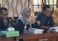 Statistisi Ahli Madya BPS Kabupaten Demak, Retno Dian Ikawati dalam audiensi Kades dan DPRD Demak pada Selasa (13/10). Foto : Lingkar Network/Burhan