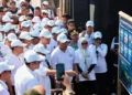 Bupati Demak Eisti’anah saat turut mendampingi Mentri AHY dalam kegiatan Demplot di Timbulsloko. Foto : Lingkar Network/Burhan