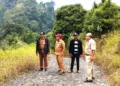 Kepala Bapperida Batang (topi merah), meninjau jalur Tol Khayangan dua di Desa Pranten, Kecamatan Bawang, Kabupaten Batang, Senin (19/10/2026). Foto: Dok.Pemkab Batang/Lingkar