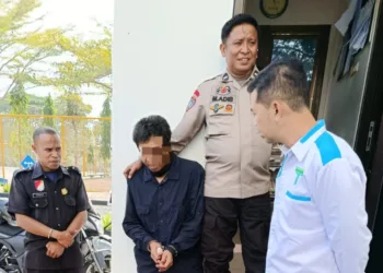 Terduga pelaku pencurian di lingkungan UIN Salatiga saat diamankan petugas keamanan di kampus tersebut, Selasa, 6 Oktober 2026. Foto : Dok.UIN Salatiga/Lingkar