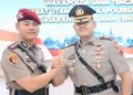 Kapolres Salatiga AKBP Afrito Marbaro melakukan salam komando dengan AKBP Jonathan David Harianthono di Mapolda Jateng, baru-baru ini. Foto : Dok.Humas Polres Salatiga/Lingkar