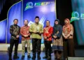 Wakil Gubernur Jawa Tengah Taj Yasin Maimoen saat menerima penghargaan dalam Indonesia Muslim Friendly Tourism Summit 2026 yang digelar Bank Indonesia di Assembly Hall, Jakarta International Convention Center, Jumat, 16 Oktober 2026. (Humas Pemprov Jateng/Lingkarjateng.id)