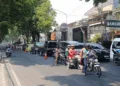 Uji coba pemberlakuan sistem dua arah di Jalan R Suprapto kawasan perkotaan Kecamatan Purwodadi, Kabupaten Grobogan, Rabu, 30 September 2026. (Ahmad Abror/Lingkarjateng.id)