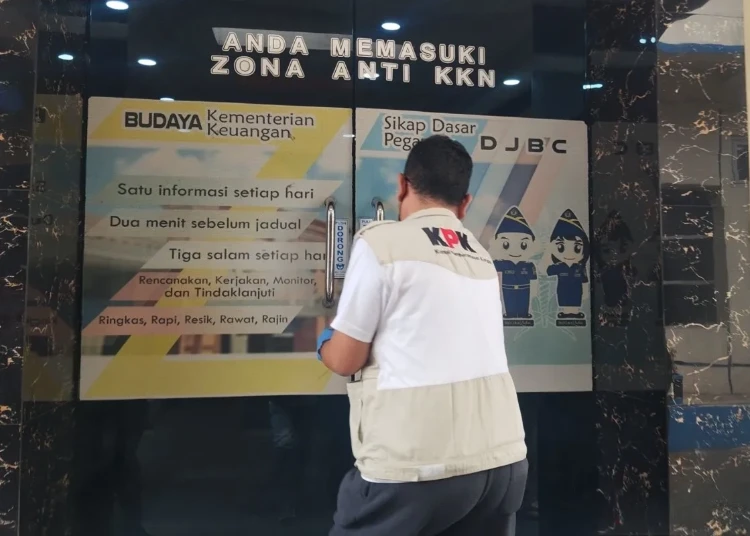 kantor pelayanan setelah keluar dari ruangan Kepala Pengawasan dan Pelayanan Bea dan Cukai Tipe Madya Kudus, Jawa Tengah, Rabu, 28 Oktober 2026. (Antara/Lingkarjateng.id)