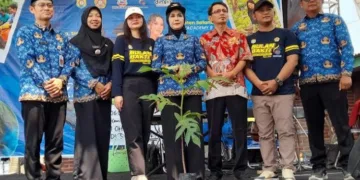 Karang Taruna Kabupaten Kendal bersama pemerintah setempat menggelar kegiatan “Karta Menanam” 150 bibit sukun di Dukuh Sono, Desa Tejorejo, Kecamatan Ringinarum, Kamis 1 Oktober 2026. (Anik Kustiani/Lingkarjateng.id)