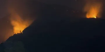 Tampak api berkobar di lereng Gunung Lawu, Kabupaten Karanganyar. (Antara/Lingkarjateng.id)