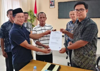 Pihak Kejari Kendal menyampaikan hasil penyelidikan terkait kasus dugaan tindak pidana korupsi dalam pengelolaan aset Desa Nolokerto dalam pertemuan dengan Forum Aspirasi Masyarakat Desa (FASMD) Desa Nolokerto pada Jumat, 9 Oktober 2026. (Anik Kustiani/Lingkarjateng.id)