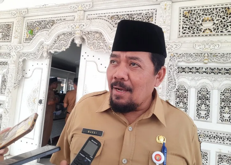 Kepala Disporapar Kendal, Mardi, saat diwawancarai, Selasa, 20 Oktober 2026. (Anik Kustiani/Lingkarjateng.id)