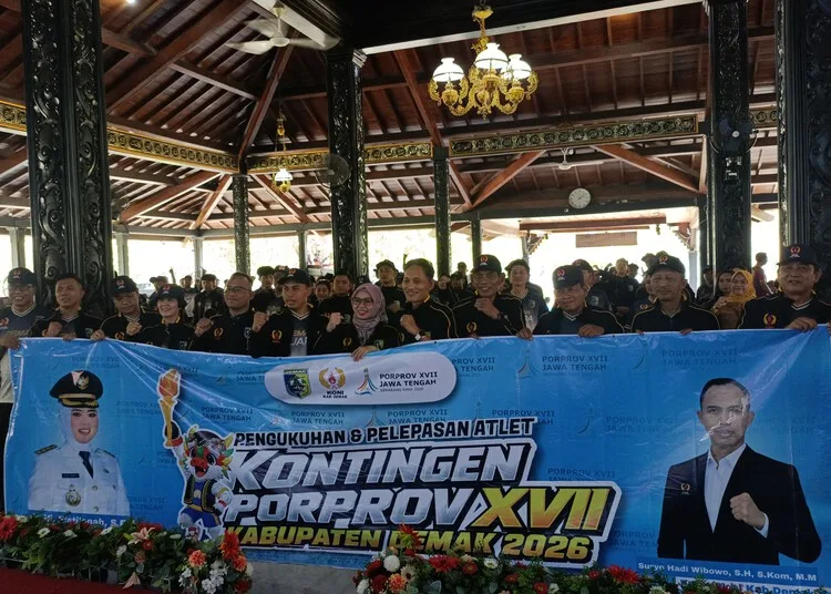 Pelepasan kontingen Demak untuk ajang Porprov Jateng XVII di Pendopo Kabupaten Demak, Selasa, 13 Oktober 2026. (Ahmad Abror/Lingkarjateng.id)