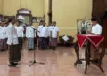Bupati Kudus, Sam'ani Intakoris, melantik pejabat di lingkungan Pemkab Kudus belum lama ini. (Mohammad Fahtur Rohman/Lingkarjateng.id)