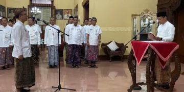 Bupati Kudus, Sam'ani Intakoris, melantik pejabat di lingkungan Pemkab Kudus belum lama ini. (Mohammad Fahtur Rohman/Lingkarjateng.id)