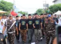 Bupati Kudus Sam’ani Intakoris (tengah) mengikuti kegiatan Mlampah Sareng Santri di Alun-alun Simpang Tujuh Kudus, Minggu, 25 Oktober 2026.
(Nisa Hafizhotus S/Lingkarjateng.id)