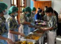Pelaksanaan uji coba MBG prasmanan di SD Kanisius Kauman, Kabupaten Jepara, Kamis, 8 Oktober 2026. (Tomi Budianto/Lingkarjateng.id)
