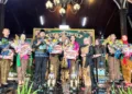Wakil Bupati Jepara, M. Ibnu Hajar, berfoto bersama Mas-Mbak Duta Jepara 2026 dalam malam penganugerahan di Pendopo Kabupaten Jepara, Sabtu malam, 24 Oktober 2026. (Tomi Budianto/Lingkarjateng.id)
