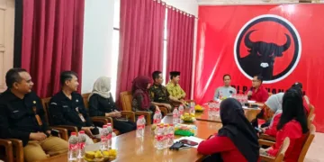 Ketua DPC PDIP Jepara, Junarso, menerima kunjungan KPU Jepara di Kantor DPC PDIP Jepara, Rabu, 14 Oktober 2026. (Dok. For Lingkarjateng.id)