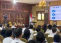 Bupati Batang, M. Faiz Kurniawan, memberi arahan dalam kegiatan orientasi PPPK penuh waktu yang digelar di Aula Bupati Batang, Senin, 12 Oktober 2026. (Humas Pemkab Batang/Lingkarjateng.id)