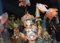 Peserta Pekalongan Batik Night Carnival (PBNC) mengenakan kostum berbasis batik bertema hewan akuatik di Kota Pekalongan, Jumat, 2 Oktober 2026. (Fahri Akbar/Lingkarjateng.id)