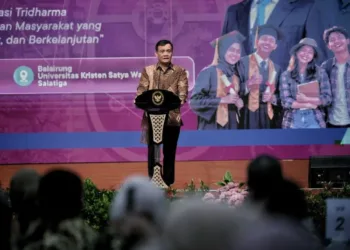 Gubernur Jawa Tengah, Ahmad Luthfi, menghadiri Rapat Koordinasi Nasional Forum Perguruan Tinggi dalam Pemberdayaan Masyarakat di Balairung Universitas Kristen Satya Wacana (UKSW), Salatiga, Kamis, 15 Oktober 2026. (Humas Pemprov Jateng)