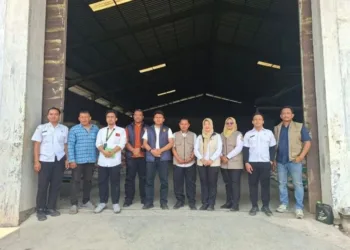 Disdagkop dan UKM Kabupaten Kendal bersama tim gabungan mengunjungi salah satu penggilingan padi di Kecamatan Brangsong pada Rabu, 14 Oktober 2026. (dok for Lingkarjateng.id)