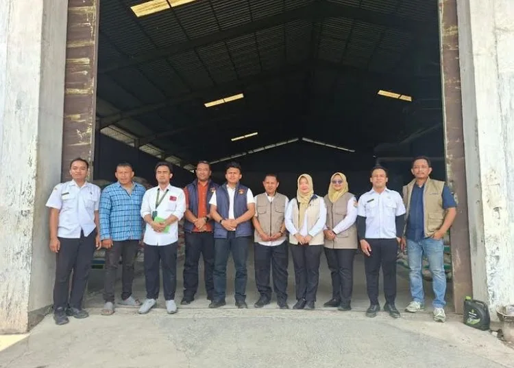 Disdagkop dan UKM Kabupaten Kendal bersama tim gabungan mengunjungi salah satu penggilingan padi di Kecamatan Brangsong pada Rabu, 14 Oktober 2026. (dok for Lingkarjateng.id)
