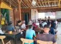 Kegiatan sekolah lapang budi daya ayam petelur bagi Kelompok Tani (Poktan) Murih Raharjo 1 di Desa Klepu, Kecamatan Keling, Kabupaten Jepara pada Kamis, 9 Oktober 2026. (Tomi Budianto/Lingkarjateng.id)