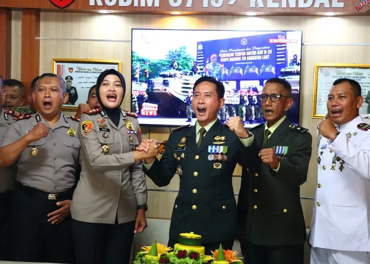 Kapolres Kendal AKBP Ratna Quratul Ainy mengunjungi Makodim 0715 Kendal dalam rangka HUT ke-81 TNI, Senin, 5 Oktober 2026. (Humas Polres Kendal/Lingkarjateng.id)