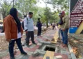 PPK Kementerian PU mengecek proyek penataan trotoar di Jalan Sudirman, Kabupaten Pati, Kamis, 8 Oktober 2026. (Mohammad Fahtur Rohman/Lingkarjateng.id)