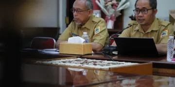 Plt DPMPTSP Jateng Johan Hadiyanto, saat memaparkan capaian Realisasi Investasi Triwulan III tahun 2026, di kantornya Senin (26/10). Foto:Dok.Pemprov Jateng/Lingkar