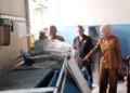 Bupati Kendal, Dyah Kartika Permanasari (kanan), inspeksi mendadak kondisi salah satu dapur Satuan Pelayanan Pemenuhan Gizi (SPPG) di Kabupaten Kendal pada Senin, 12 September 2026. (Anik Kustiani/Lingkarjateng.id)