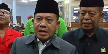 Plt Bupati Pekalongan, Sukirman, memberikan keterangan terkait program Sekolah Rakyat di Kabupaten Pekalongan, Selasa, 6 Oktober 2026. (Fahri Alakbar/Lingkarjateng.id)