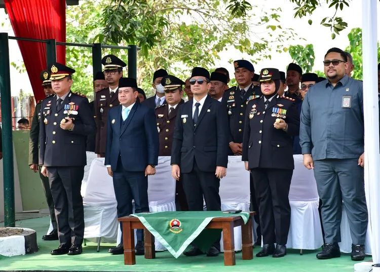 Plt Bupati Pekalongan, Sukirman, menghadiri peringatan HUT ke-81 TNI di Makodim 07/10 Pekalongan, Kota Pekalongan, Senin, 5 Oktober 2026. (Humas Pemkab Pekalongan/Lingkarjateng.id)