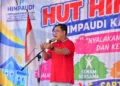 Plt Bupati Pekalongan, Sukirman, memberi sambutan dalam puncak HUT ke-21 HIMPAUDI Kabupaten Pekalongan di Lapangan Belakang Kantor Setda Kabupaten Pekalongan, Sabtu, 10 Oktober 2026. (Humas Pemkab Pekalongan/Lingkarjateng.id)