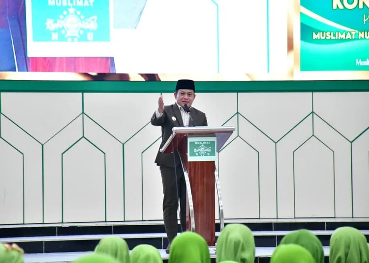 Plt Bupati Pekalongan, Sukirman, saat membuka Konfercab IX Muslimat NU Kabupaten Pekalongan di Gedung Student Center UIN Gusdur, Kajen, Minggu,4 Oktober 2026. (Humas Pemkab Pekalongan/Lingkarjateng.id)