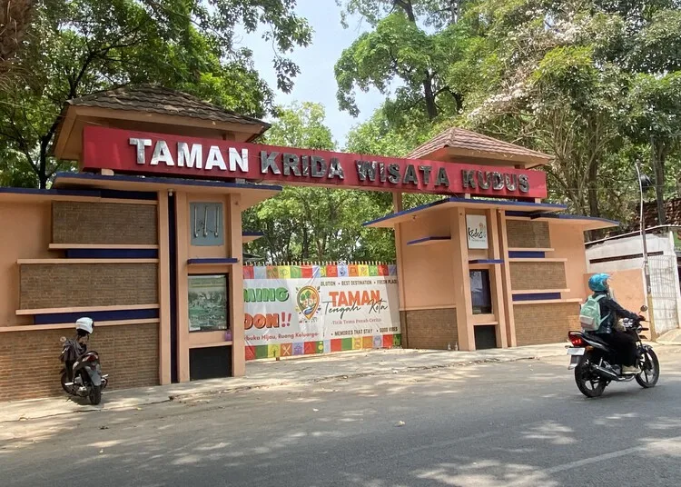 Taman Krida yang berada di Kompleks GOR Bung Karno, Kelurahan Wergu Wetan, Kecamatan Kudus, Kabupaten Kudus. (Nisa Hafidzotus S./Lingkarjateng.id)