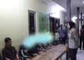 Kapolres Kendal, AKBP Ratna Quratul Ainy, menemui pelajar terlibat tawuran yang diamankan di Mapolres Kendal, Jumat, 2 Oktober 2026. (Humas Polres Kendal/Lingkarjateng.id)