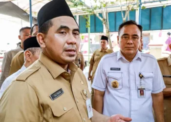 Wakil Gubernur Jawa Tengah, Taj Yasin, usai mengecek data DTSEN di kantor Desa Kendalrejo, Kecamatan Petarukan, Kabupaten Pemalang, Selasa, 20 Oktober 2026. (Humas Pemprov Jateng)
