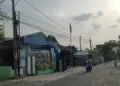 Jaringan internet di jalan lingkungan Kelurahan Mlangsen, Kecamatan Blora Kota, Kabupaten Blora. (Eko Wicaksono/Lingkarjateng.id)