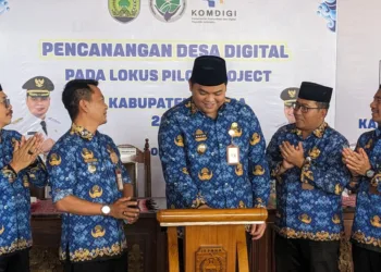 Wakil Bupati Jepara M. Ibnu Hajar meluncurkan Pencanangan Desa Digital di Balai Desa Kelet, Kecamatan Keling, Kabupaten Jepara, Kamis, 1 Oktober 2026. (Tomi Budianto/Lingkarjateng.id)