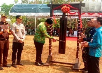 Wakil Bupati Jepara, M. Ibnu Hajar, saat membuka program TMMD Sengkuyung Tahap IV Tahun 2026 di Desa Bulungan, Kecamatan Pakis Aji, Selasa, 13 Oktober 2026. (Tomi Budianto/Lingkarjateng.id)