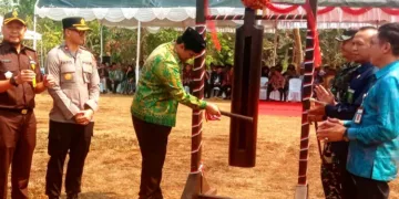 Wakil Bupati Jepara, M. Ibnu Hajar, saat membuka program TMMD Sengkuyung Tahap IV Tahun 2026 di Desa Bulungan, Kecamatan Pakis Aji, Selasa, 13 Oktober 2026. (Tomi Budianto/Lingkarjateng.id)