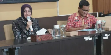 Wakil Wali Kota Pekalongan, Balgis Diab, saat membuka kick off Festival Inovasi di Ruang Buketan Setda Kota Pekalongan, Kamis, 8 Oktober 2026. (Fahri Alakbar/Lingkarjateng.id)