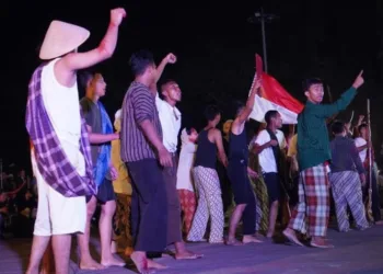 Penampilan drama teatrikal peringatan pertempuran 3 Oktober 2945 di Monumen Juang Kota Pekalongan, Sabtu, 3 Oktober 2026. (Fahri Akbar/Lingkarjateng.id)