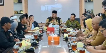 Suasana audiensi sejumlah warga Kabupaten Brebes terkait pemekaran wilayah di kantor DPRD Jawa Tengah pada Senin, 12 Oktober 2026. (Rizky Syahrul/Lingkarjateng.id)