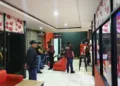 Polres Kudus saat melakukan razia di tempat hiburan malam wilayah Kecamatan Jati, Kabupaten Kudus, Sabtu (17/10/26) malam. Foto: Lingkar Network / Nisa Hafizhotus Syarifa
