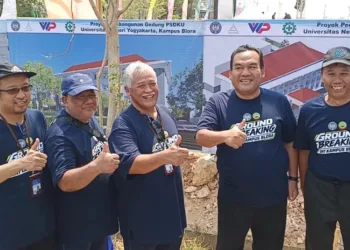 Bupati Blora, Arief Rohman dalam kegiatan peletakan batu pertama pembangunan kampus PSDKU UNY, Sabtu, 10 Oktober 2026. (Eko Wicaksono/Lingkarjateng.id)