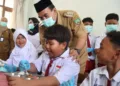 Bupati Blora Arief Rohman melihat langsung penerapan uji coba penyaluran makan bergizi gratis (MBG) pola prasmanan di SDN 5 Ngawen pada Senin, 5 Oktober 2026. (Eko Wicaksono/Lingkarjateng.id)