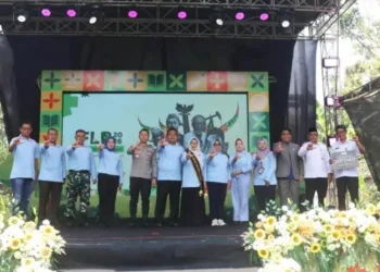 Bupati Blora Arief Rohman dalam pembukaan Festival Literasi Blora (FLB) Tahun 2026 di halaman Perpusda setempat, Rabu, 14 Oktober 2026. (dok. Pemkab Blora/Lingkarjateng.id)