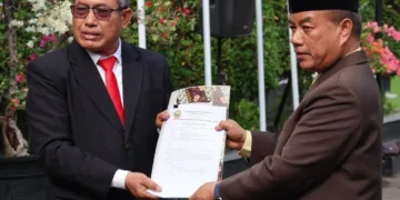 Sunaryo (kanan) resmi dilantik sebagai Sekretaris Daerah (Sekda) Blora. (Dok. Pemkab Blora/Lingkarjateng.id)