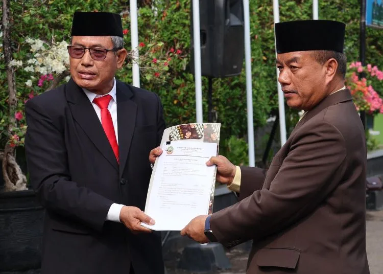 Sunaryo (kanan) resmi dilantik sebagai Sekretaris Daerah (Sekda) Blora. (Dok. Pemkab Blora/Lingkarjateng.id)