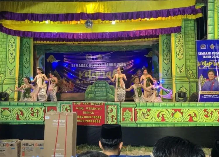 Ketoprak dengan lakon Raden Kamandoko dalam rangka Semarak Budaya 2026 yang digelar di Desa Dempet, Kecamatan Dempet, Kabupaten Demak pada Sabtu, 4 Oktober 2026 malam. (M Burhanuddin Aslam/Lingkarjateng.id)